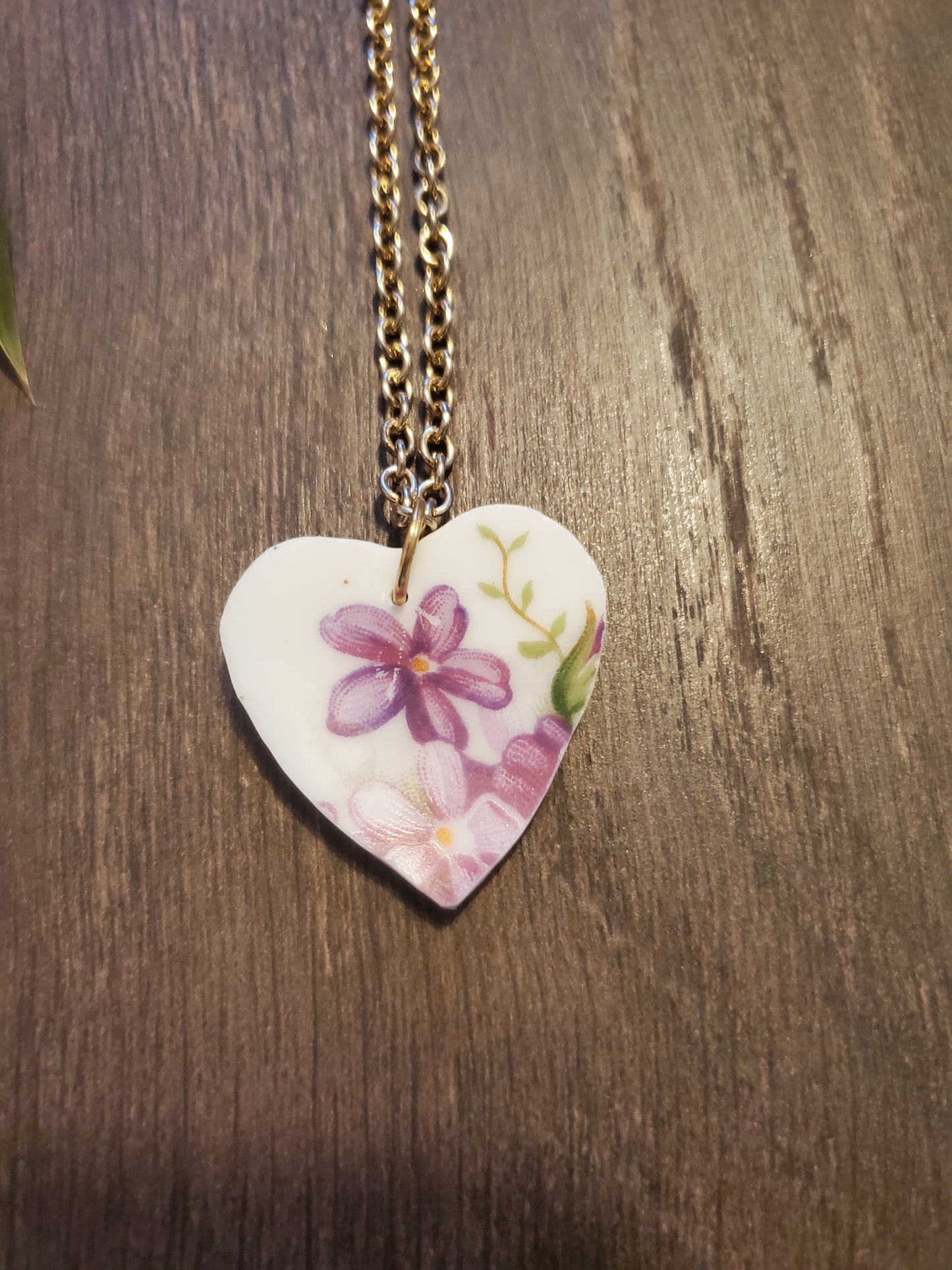 11" Gold chain Heart Violet broken china necklace