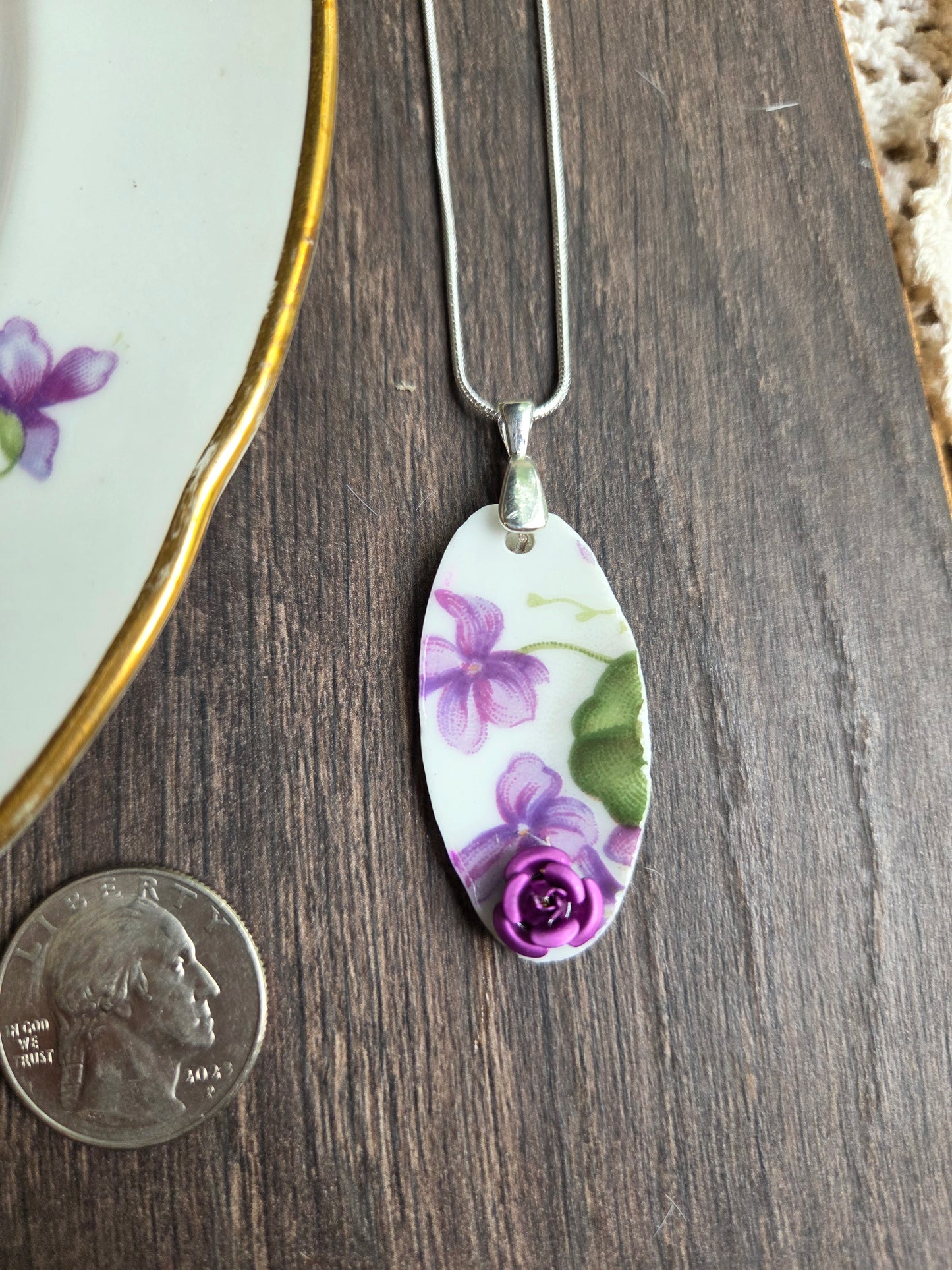 10" .925 sterling silver Snake chain Broken china plate Oval Violet necklace