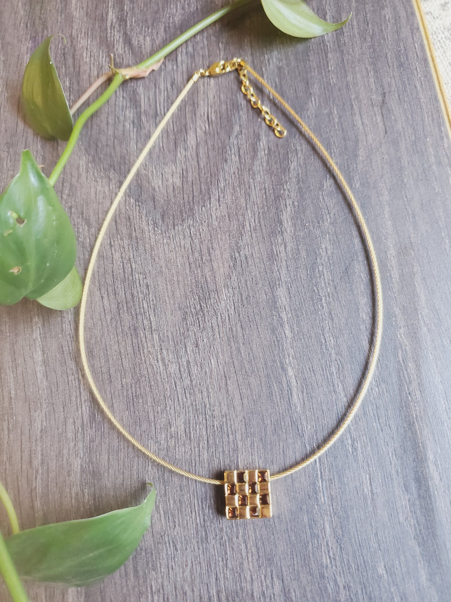 7.5" Monet Gold checkerboard and amber choker fashion necklace