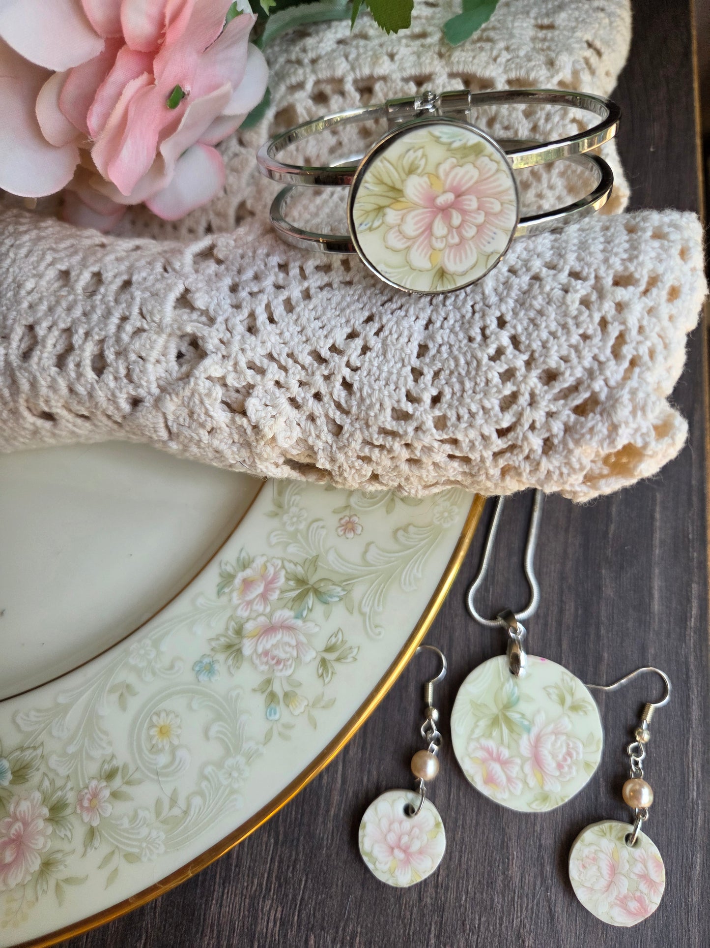 Necklace, earrings and bracelet Set. 11" .925 sterling Silver chain Broken china plate round pink flowers with matching earrings with 8" spring loaded bracelet set