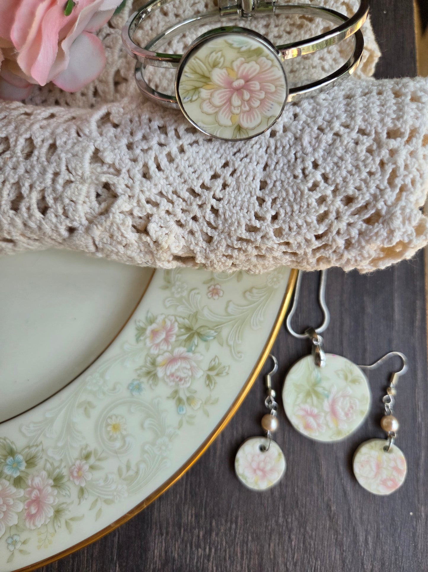 Necklace, earrings and bracelet Set. 11" .925 sterling Silver chain Broken china plate round pink flowers with matching earrings with 8" spring loaded bracelet set