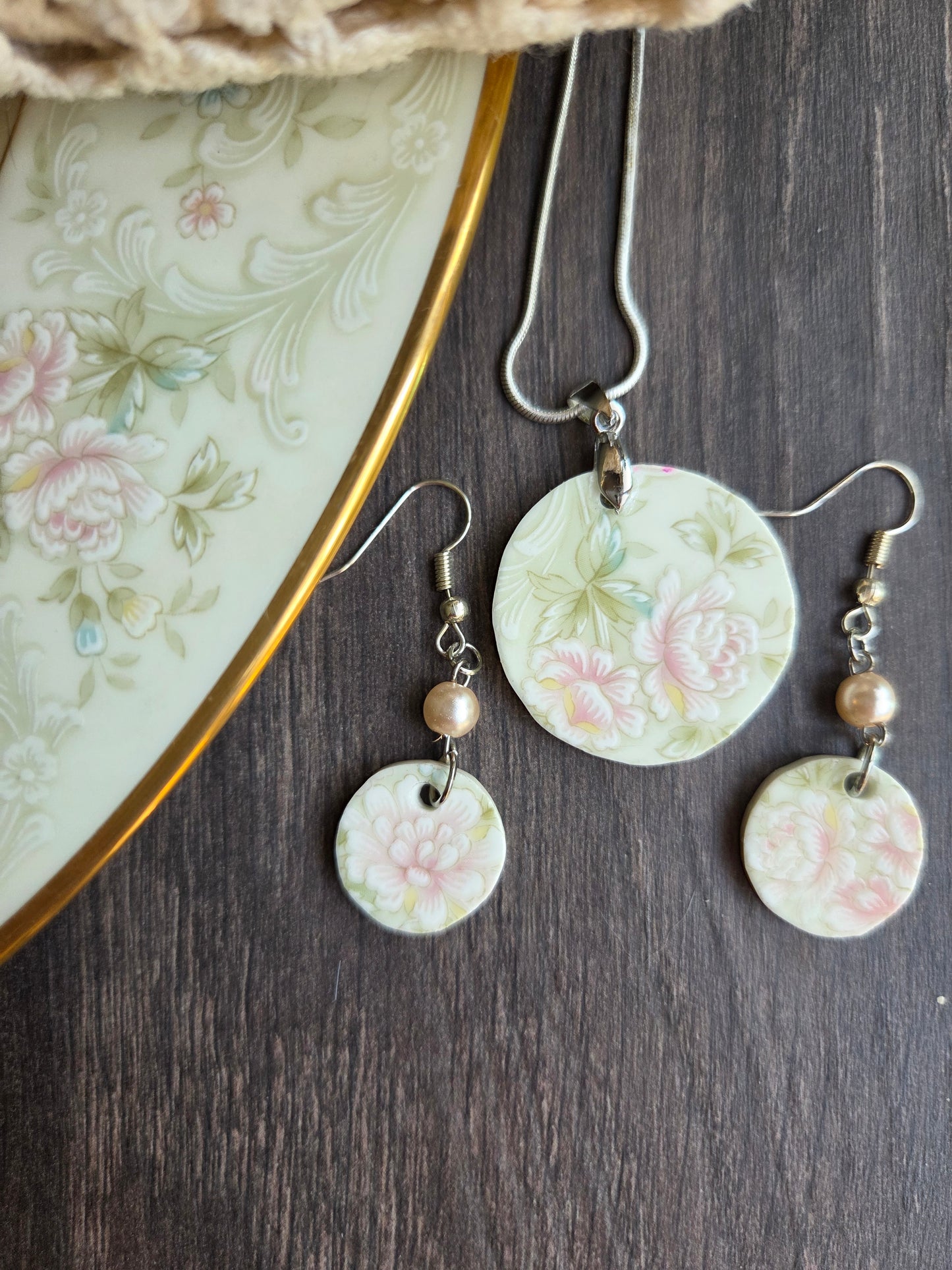 Necklace, earrings and bracelet Set. 11" .925 sterling Silver chain Broken china plate round pink flowers with matching earrings with 8" spring loaded bracelet set